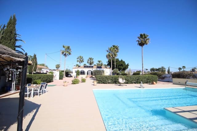 3 soveværelse Villa til salg i Catral med swimmingpool - € 435.000 (Ref: 9687525)