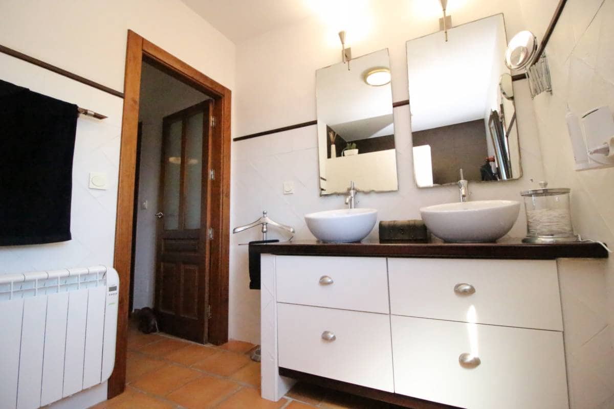 3 bedroom Villa for sale in Catral with pool garage - € 549,000 (Ref: 9737291)