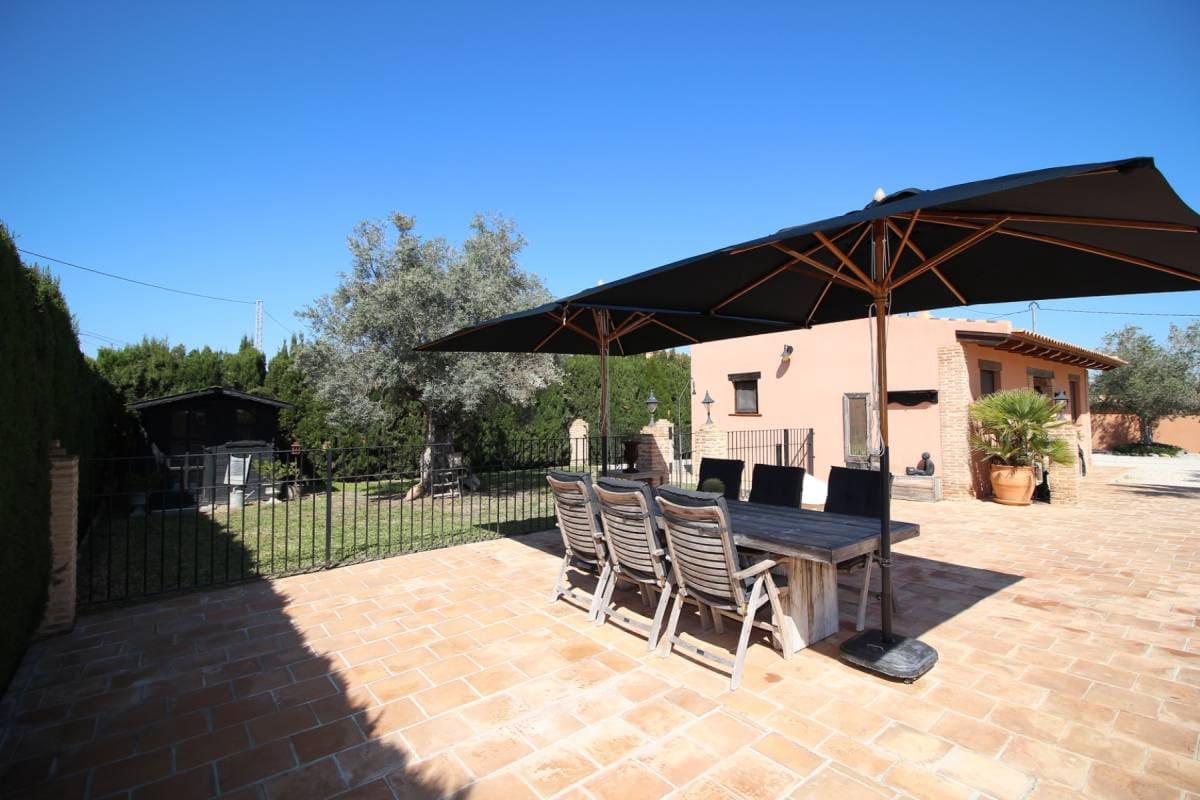 3 bedroom Villa for sale in Catral with pool garage - € 549,000 (Ref: 9737291)