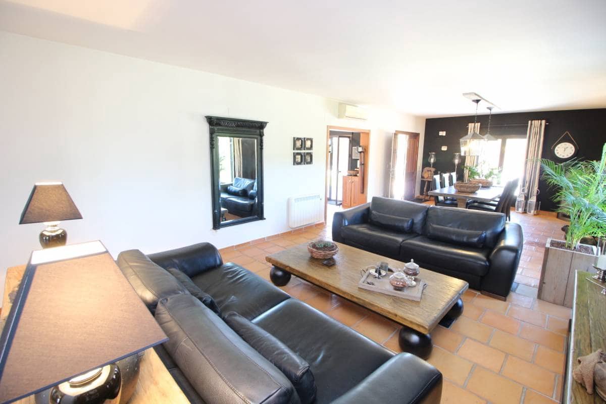3 bedroom Villa for sale in Catral with pool garage - € 549,000 (Ref: 9737291)