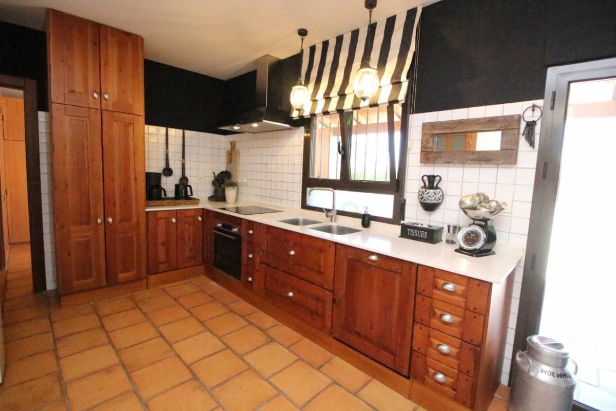 3 bedroom Villa for sale in Catral with pool garage - € 549,000 (Ref: 9737291)