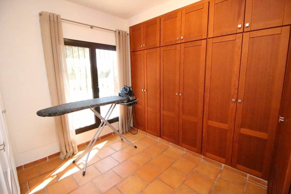 3 bedroom Villa for sale in Catral with pool garage - € 549,000 (Ref: 9737291)