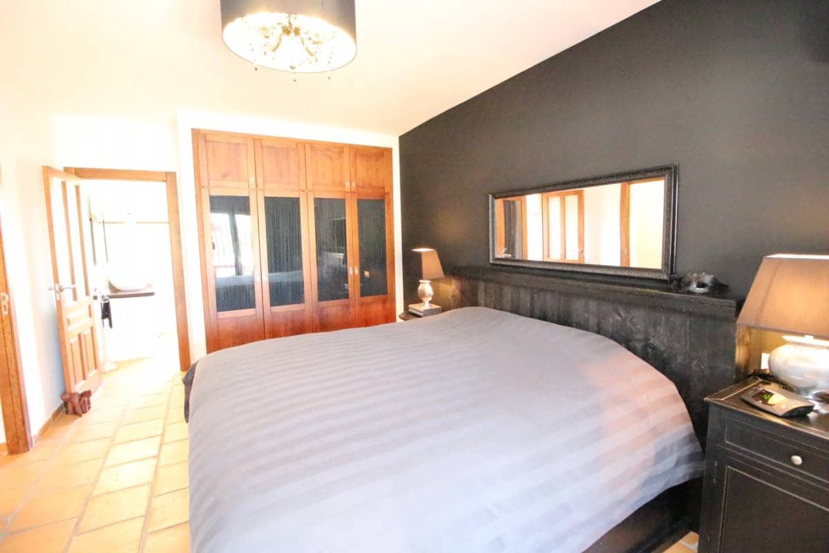 3 bedroom Villa for sale in Catral with pool garage - € 549,000 (Ref: 9737291)