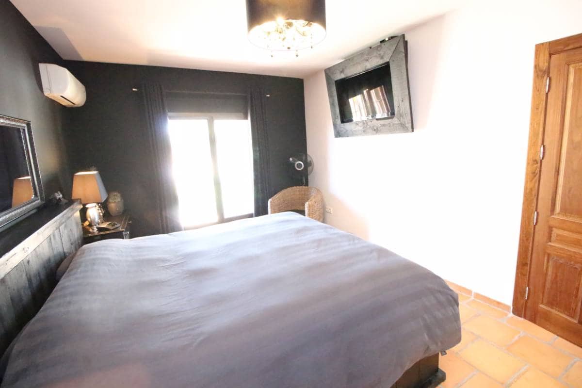 3 bedroom Villa for sale in Catral with pool garage - € 549,000 (Ref: 9737291)