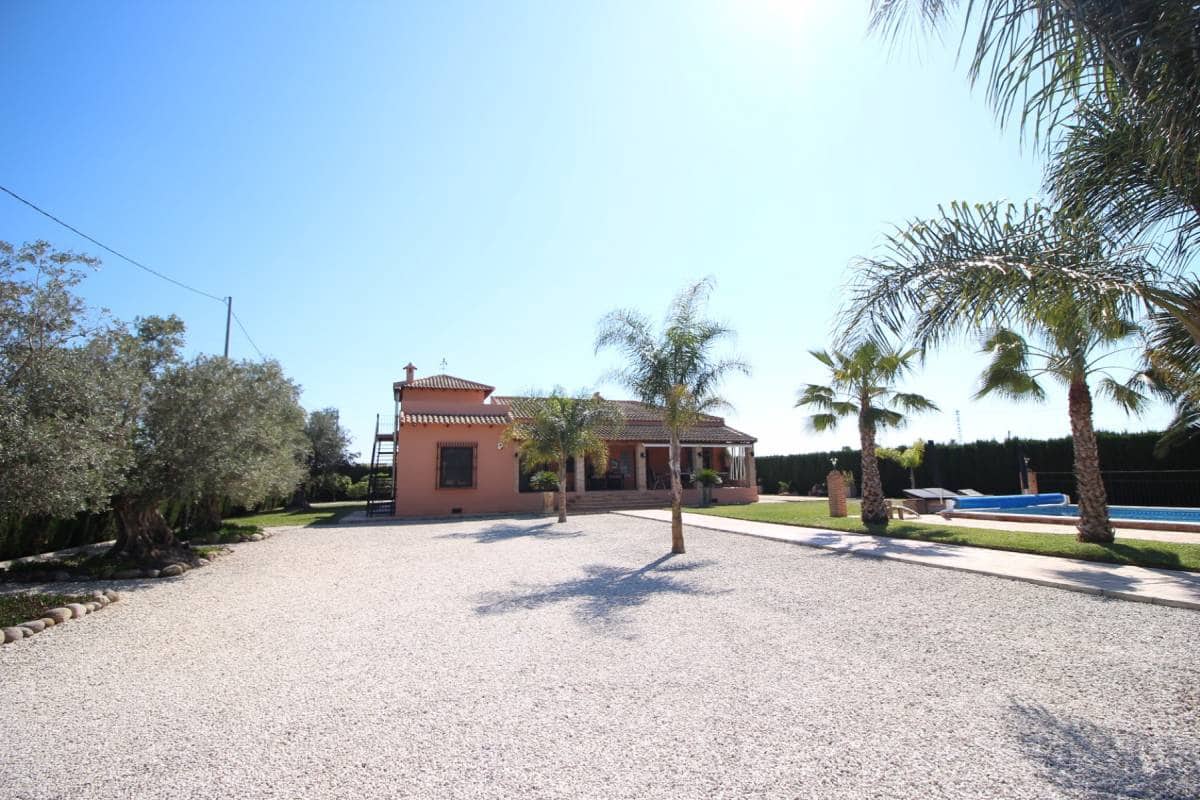 3 bedroom Villa for sale in Catral with pool garage - € 549,000 (Ref: 9737291)