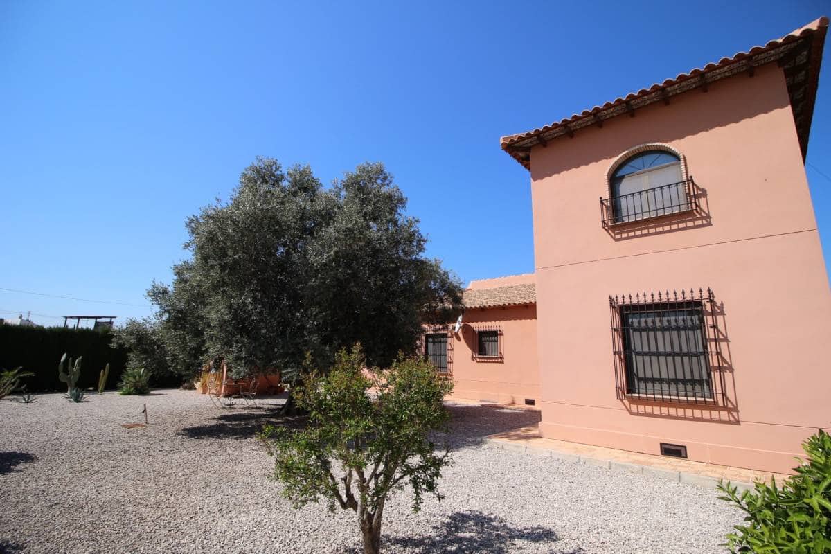 3 bedroom Villa for sale in Catral with pool garage - € 549,000 (Ref: 9737291)