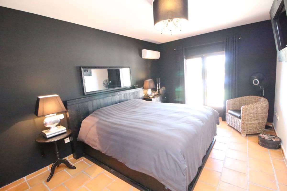 3 bedroom Villa for sale in Catral with pool garage - € 549,000 (Ref: 9737291)