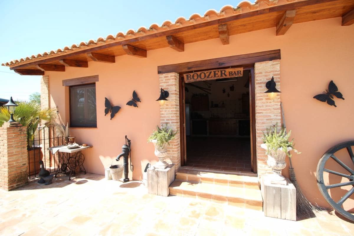 3 bedroom Villa for sale in Catral with pool garage - € 549,000 (Ref: 9737291)