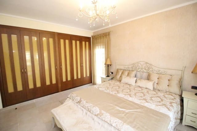 4 bedroom Villa for sale in Rojales with pool garage - € 810,000 (Ref: 9739265)