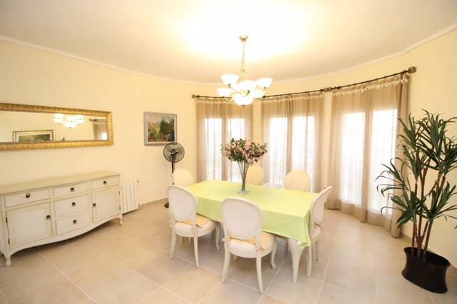 4 bedroom Villa for sale in Rojales with pool garage - € 810,000 (Ref: 9739265)