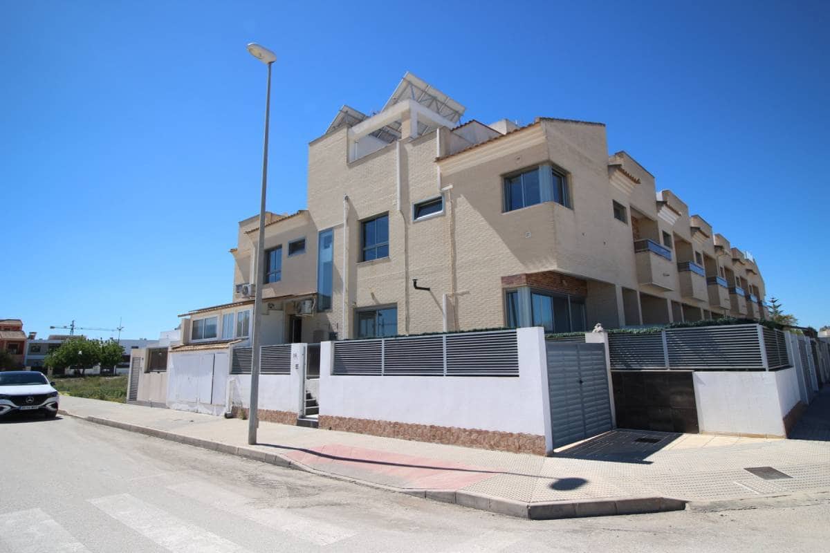 Casa de 3 habitaciones en Dolores en venta - 215.000 € (Ref: 9740093)