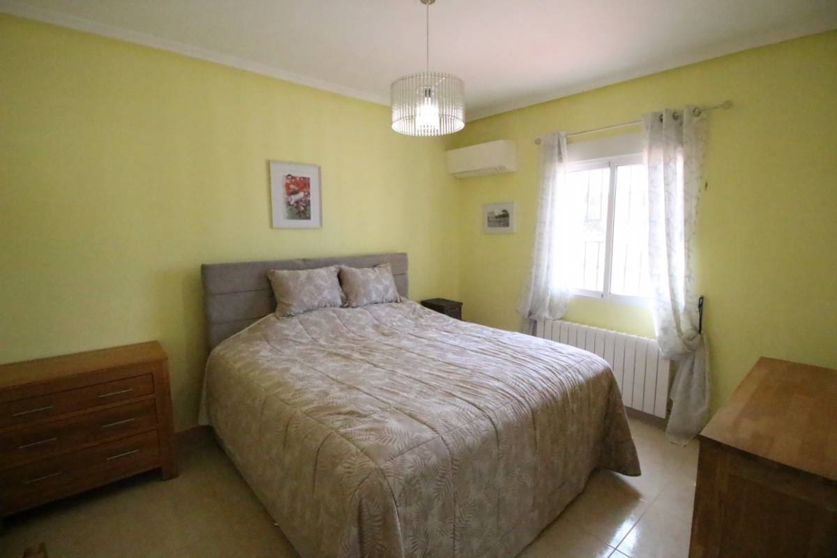 3 quarto Moradia para venda em Catral com piscina garagem - 480 000 € (Ref: 9740586)