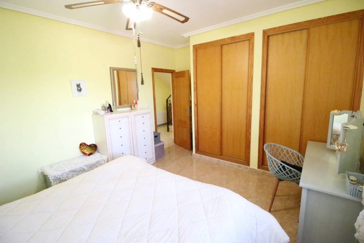 3 quarto Moradia para venda em Catral com piscina garagem - 480 000 € (Ref: 9740586)