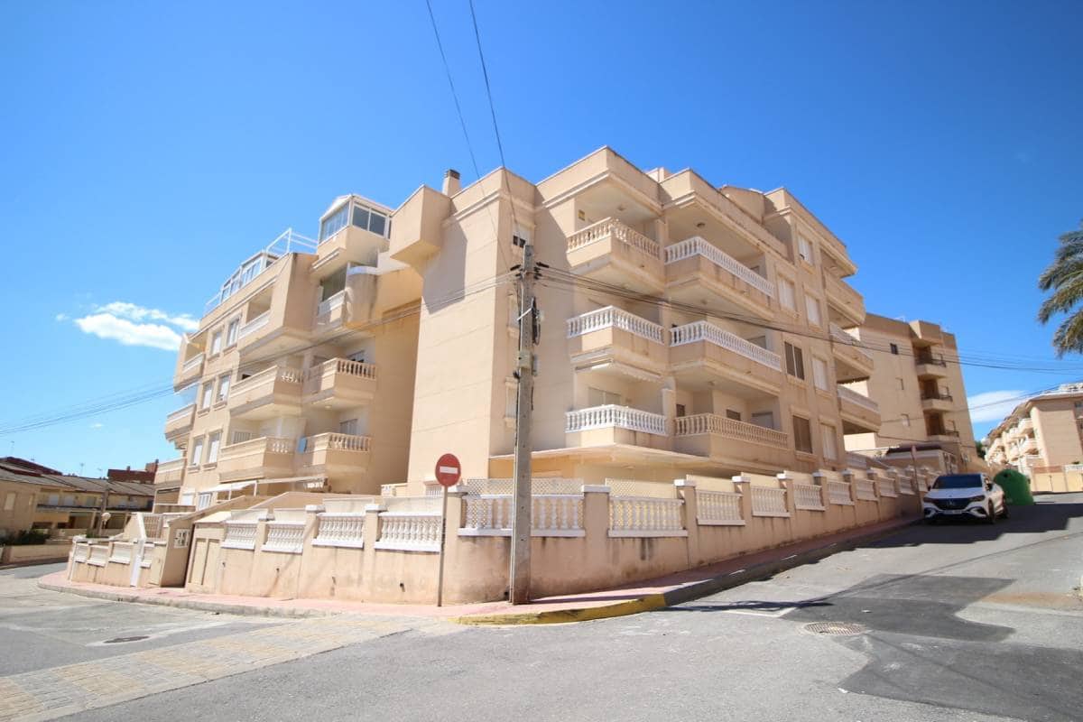 Apartamento de 2 habitaciones en Guardamar del Segura en venta con piscina garaje - 255.000 € (Ref: 9756725)