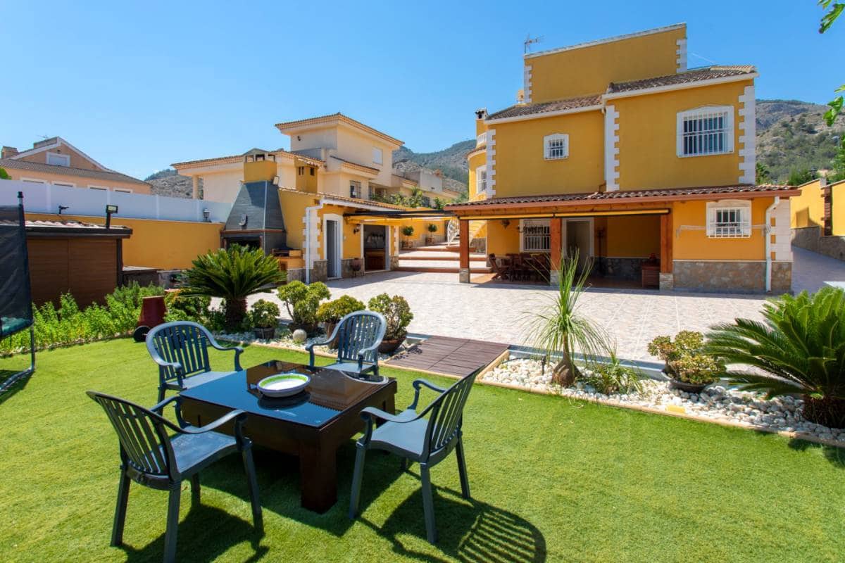 5 soveværelse Villa til salg i Orihuela med swimmingpool - € 490.000 (Ref: 9905321)