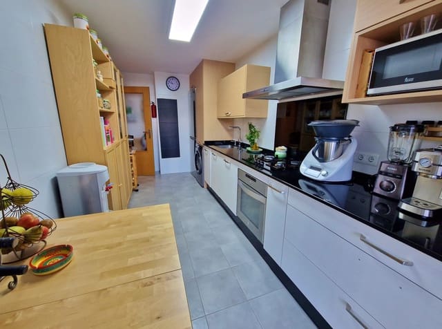 Apartamento de 3 habitaciones en Caleta de Vélez, Vélez-Málaga en venta con piscina - 415.000 € (Ref: 10007951)