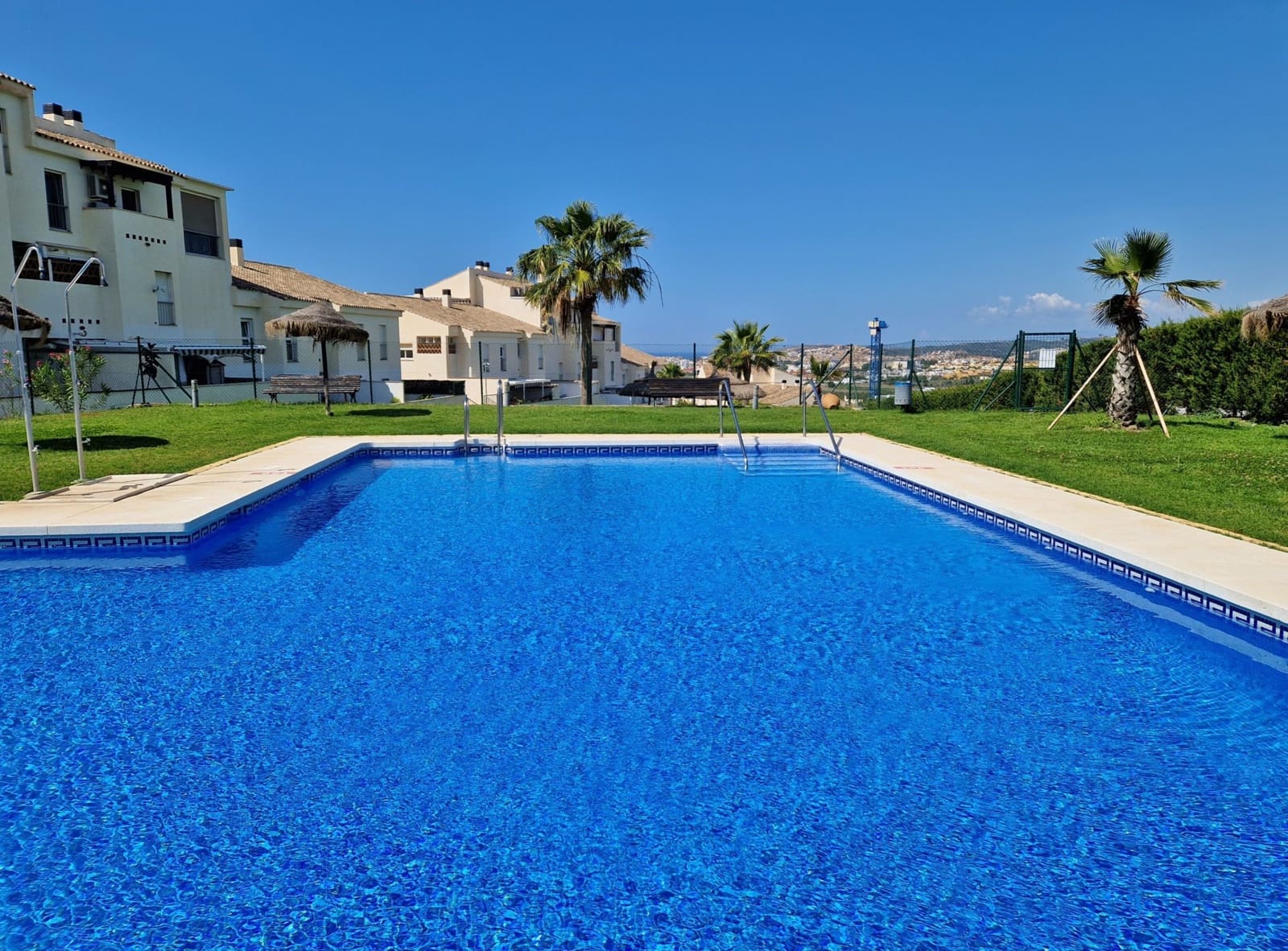Apartamento de 3 habitaciones en Caleta de Vélez en venta con piscina - 415.000 € (Ref: 10007951)