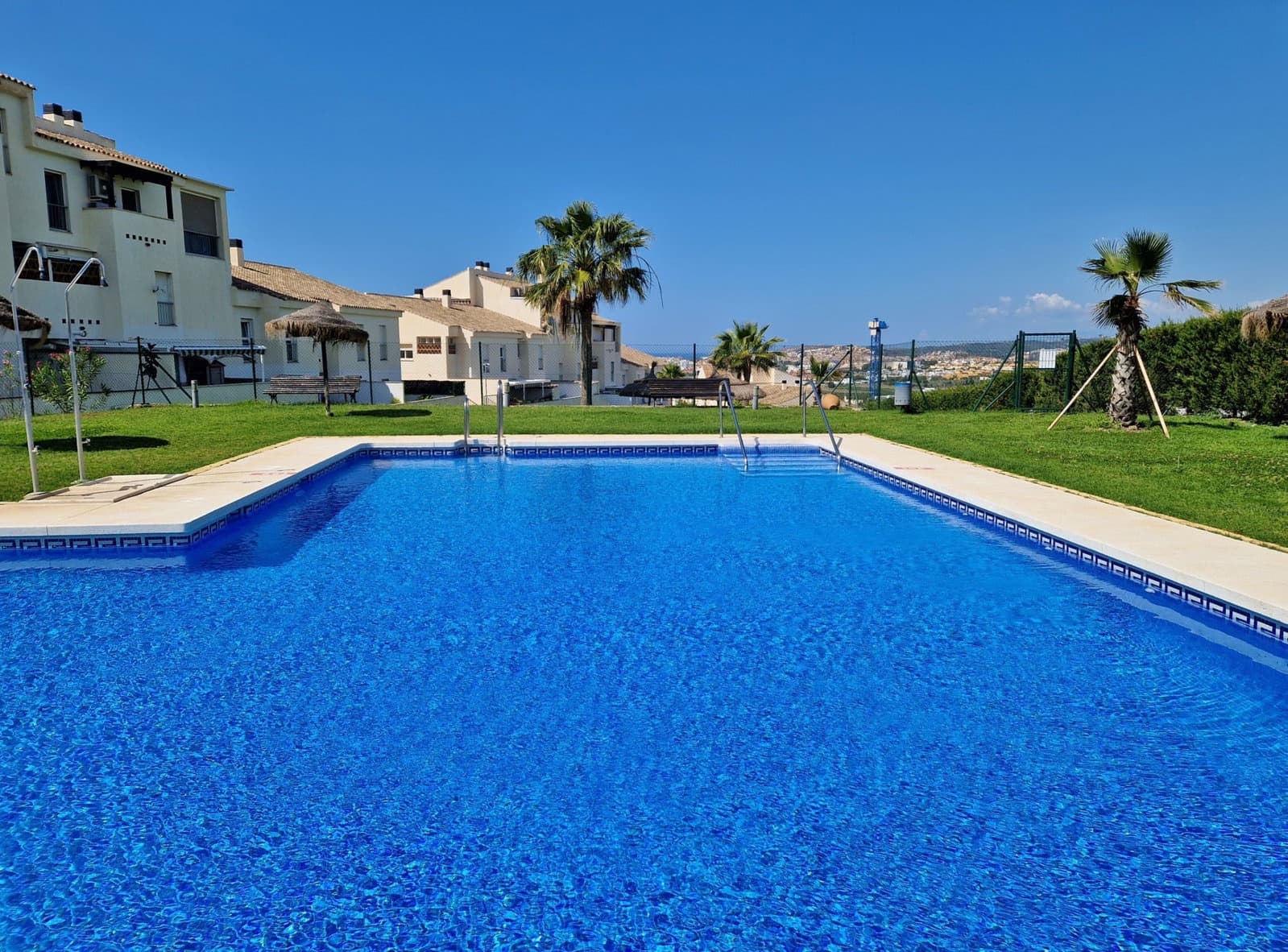 Apartamento de 3 habitaciones en Caleta de Vélez en venta con piscina garaje - 415.000 € (Ref: 10007951)