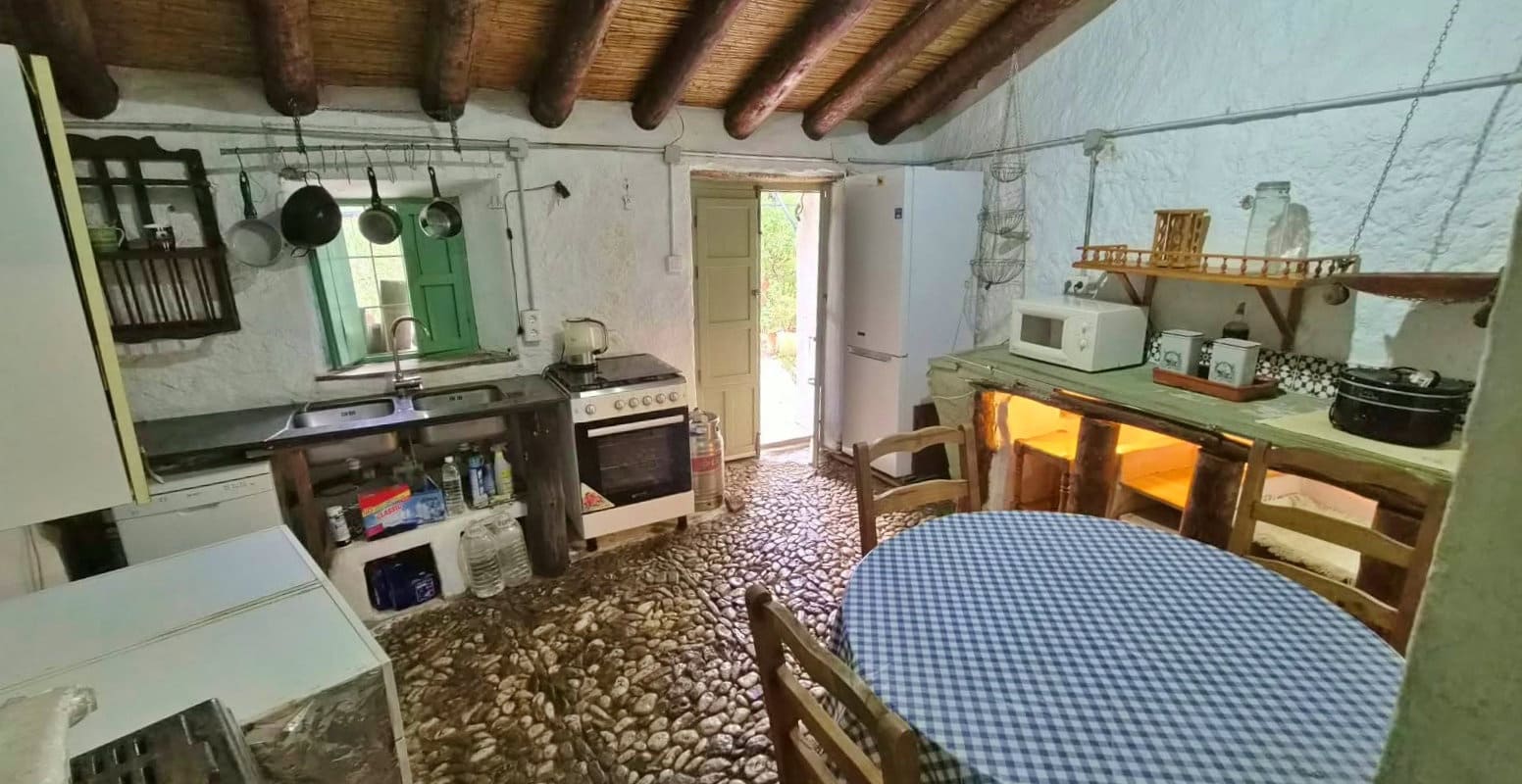 2 bedroom Finca/Country House for sale in Riogordo with garage - € 135,000 (Ref: 10139183)