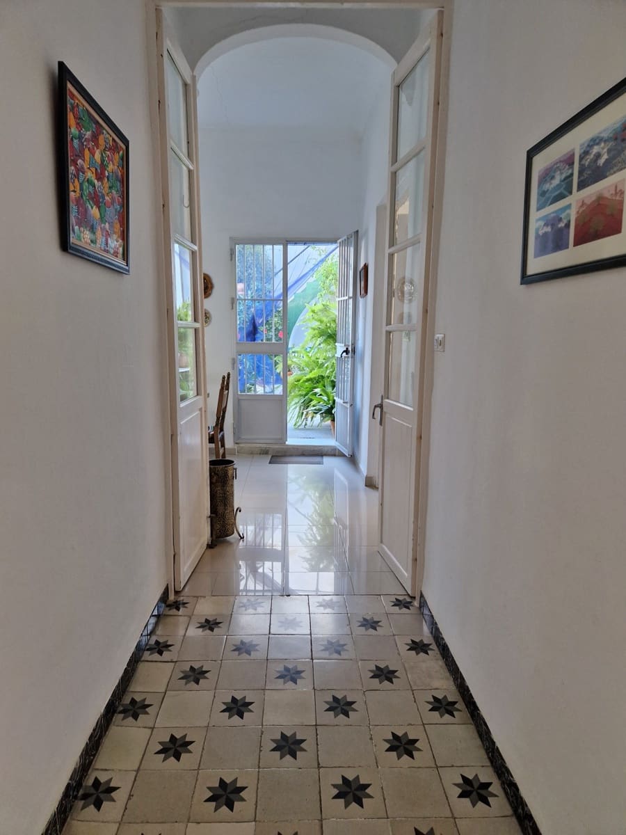 12 soverom Hus til salgs i Velez-Malaga med svømmebasseng garasje - € 1 050 000 (Ref: 7297165)