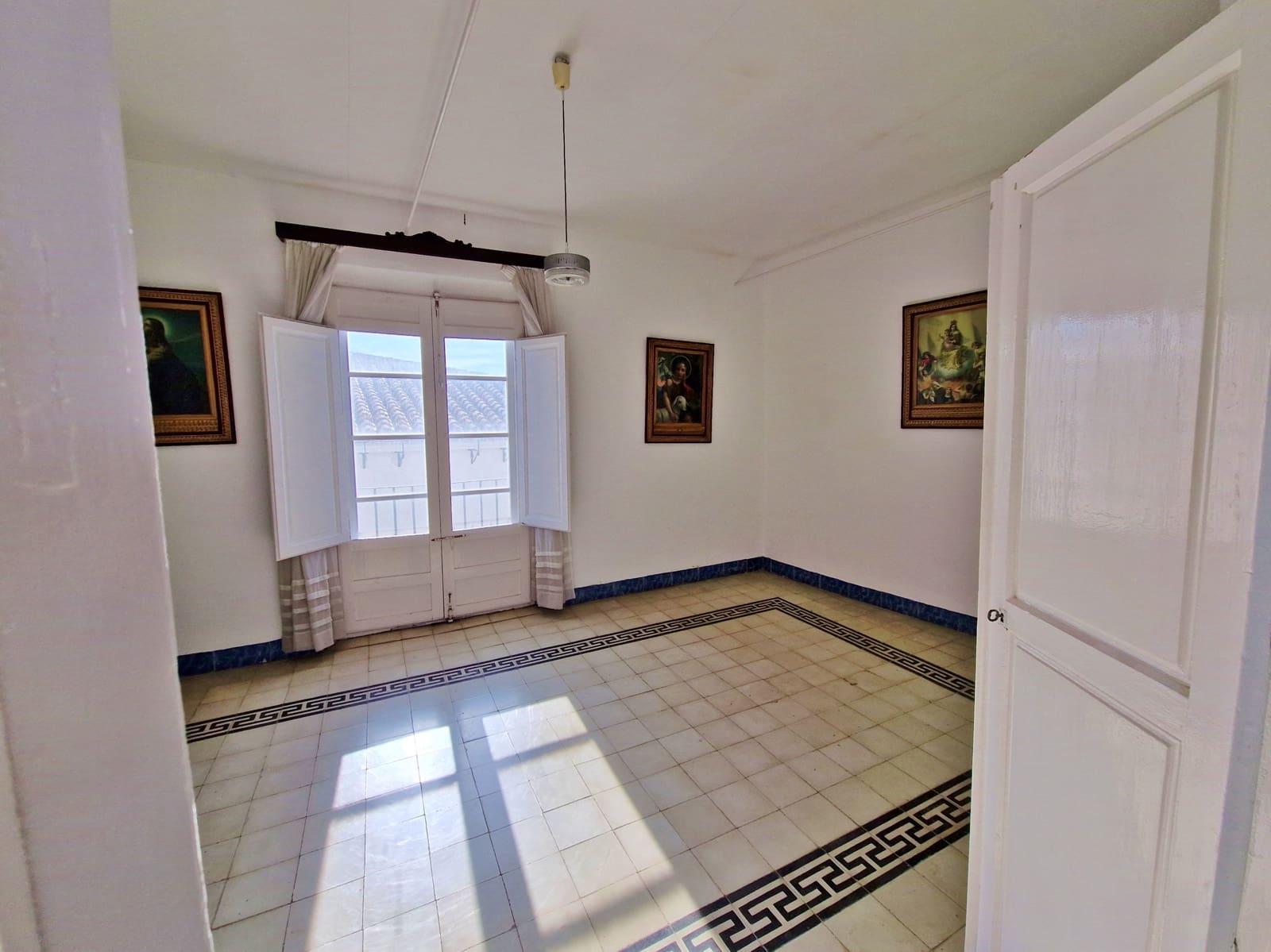 12 soverom Hus til salgs i Velez-Malaga med svømmebasseng garasje - € 1 050 000 (Ref: 7297165)