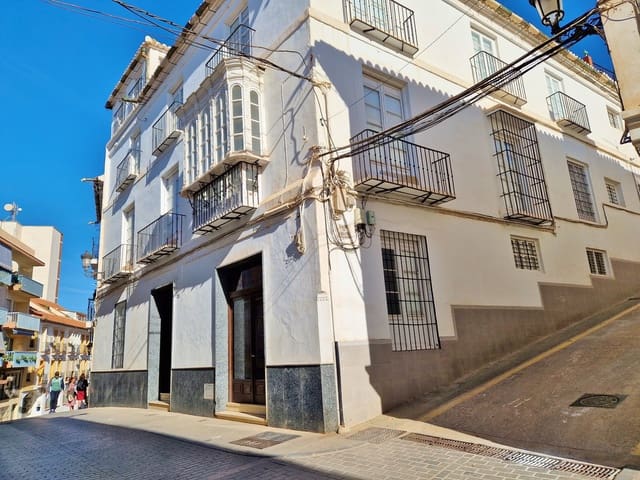 12 makuuhuone Omakotitalo myytävänä paikassa Vélez-Málaga mukana uima-altaan 
autotalli - 1 050 000 € (Ref: 7297165)
