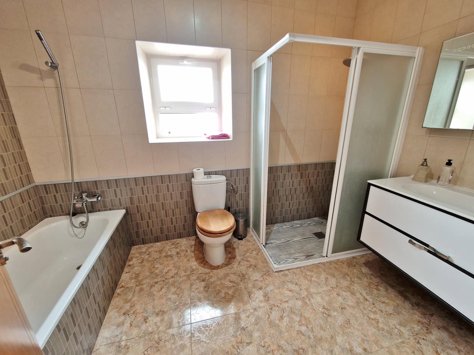 Casa de 5 habitaciones en Viñuela en venta - 229.000 € (Ref: 7657256)