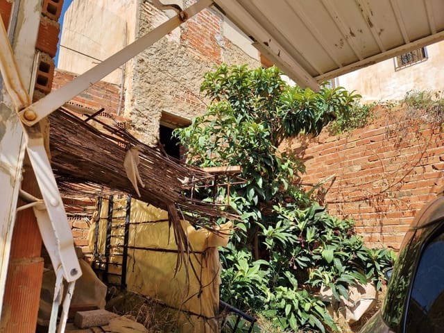 3 makuuhuone Omakotitalo myytävänä paikassa Cútar mukana 
autotalli - 46 000 € (Ref: 7721781)