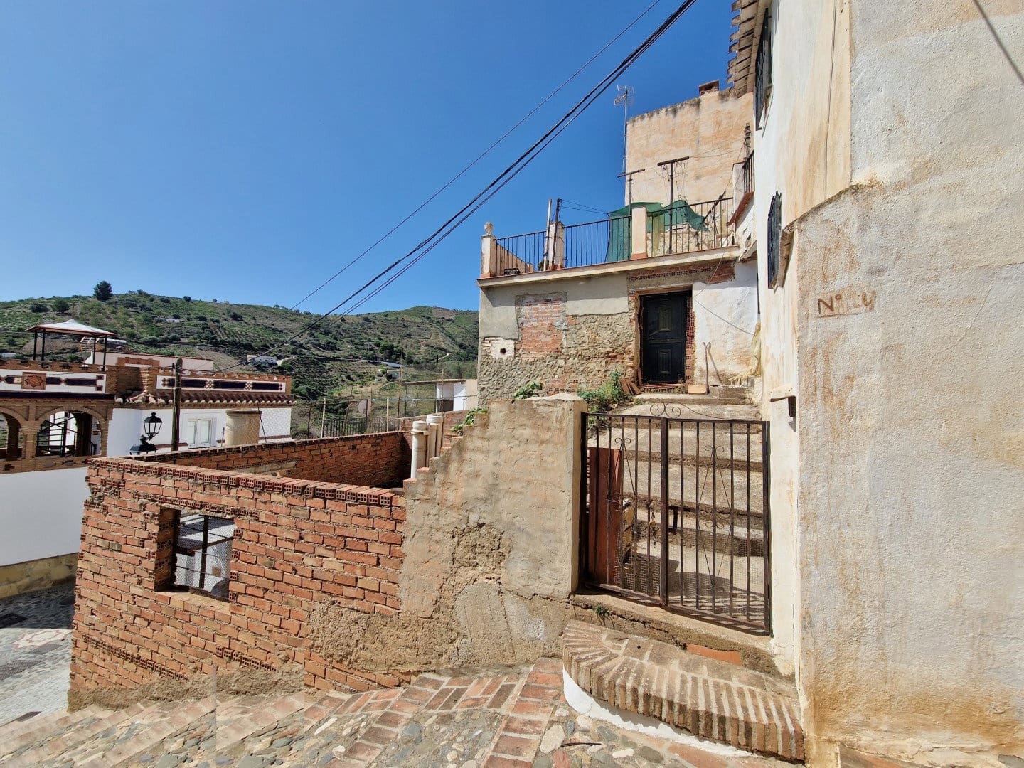 Casa de 3 habitaciones en Cútar en venta con garaje - 46.000 € (Ref: 7721781)