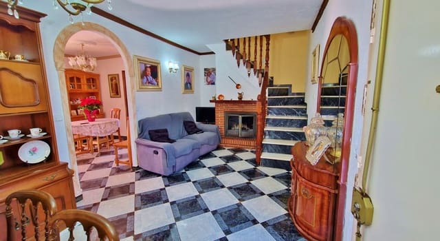 6 makuuhuone Omakotitalo myytävänä paikassa Pasada de Granadillo, Canillas de Aceituno mukana 
autotalli - 137 000 € (Ref: 7992827)