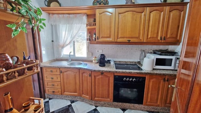 6 makuuhuone Omakotitalo myytävänä paikassa Pasada de Granadillo, Canillas de Aceituno mukana 
autotalli - 137 000 € (Ref: 7992827)