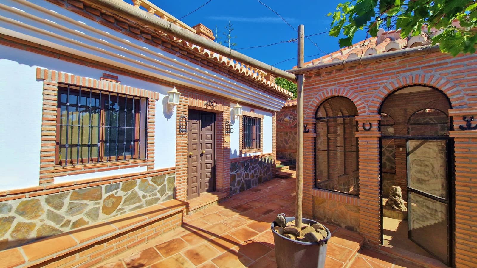 5 sovrum Finca/Hus på landet till salu i Velez-Malaga med pool garage - 695 000 € (Ref: 8372323)