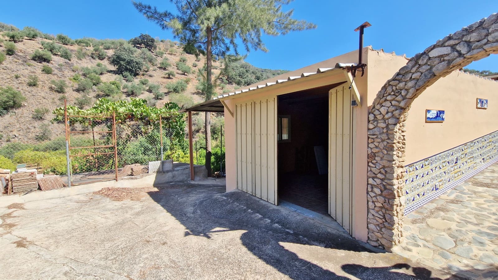 4 soveværelse Finca/Landehus til salg i Comares med swimmingpool garage - € 295.000 (Ref: 8515730)