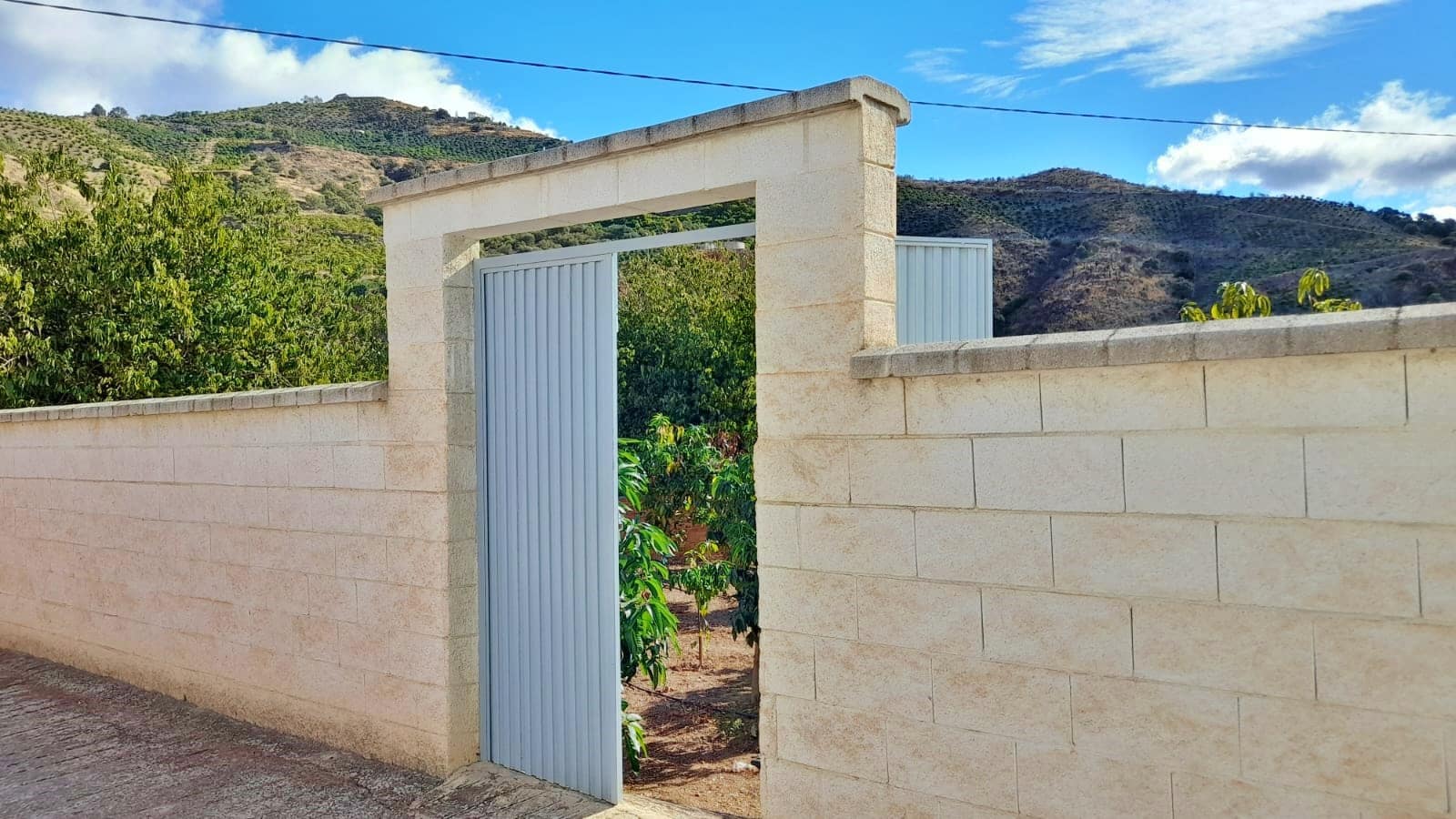 Grunde uden byggetilladelser til salg i Benamargosa - € 65.000 (Ref: 8568922)