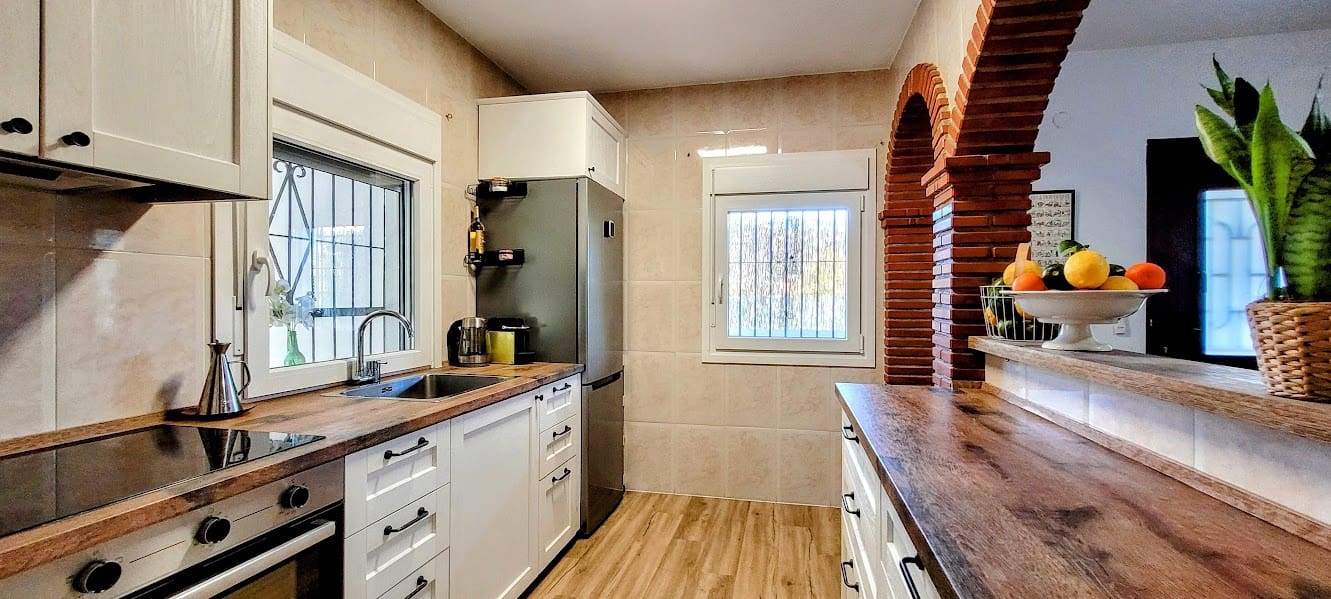 2 soveværelse Finca/Landehus til salg i Coin med garage - € 329.000 (Ref: 8669156)