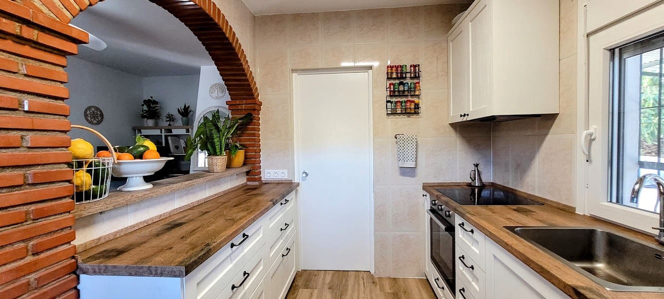 2 soveværelse Finca/Landehus til salg i Coin med garage - € 329.000 (Ref: 8669156)