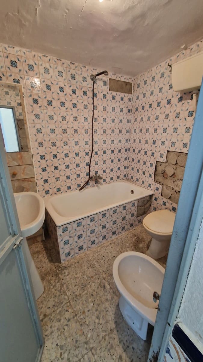 Casa de 3 habitaciones en Canillas de Aceituno en venta - 76.000 € (Ref: 8675247)