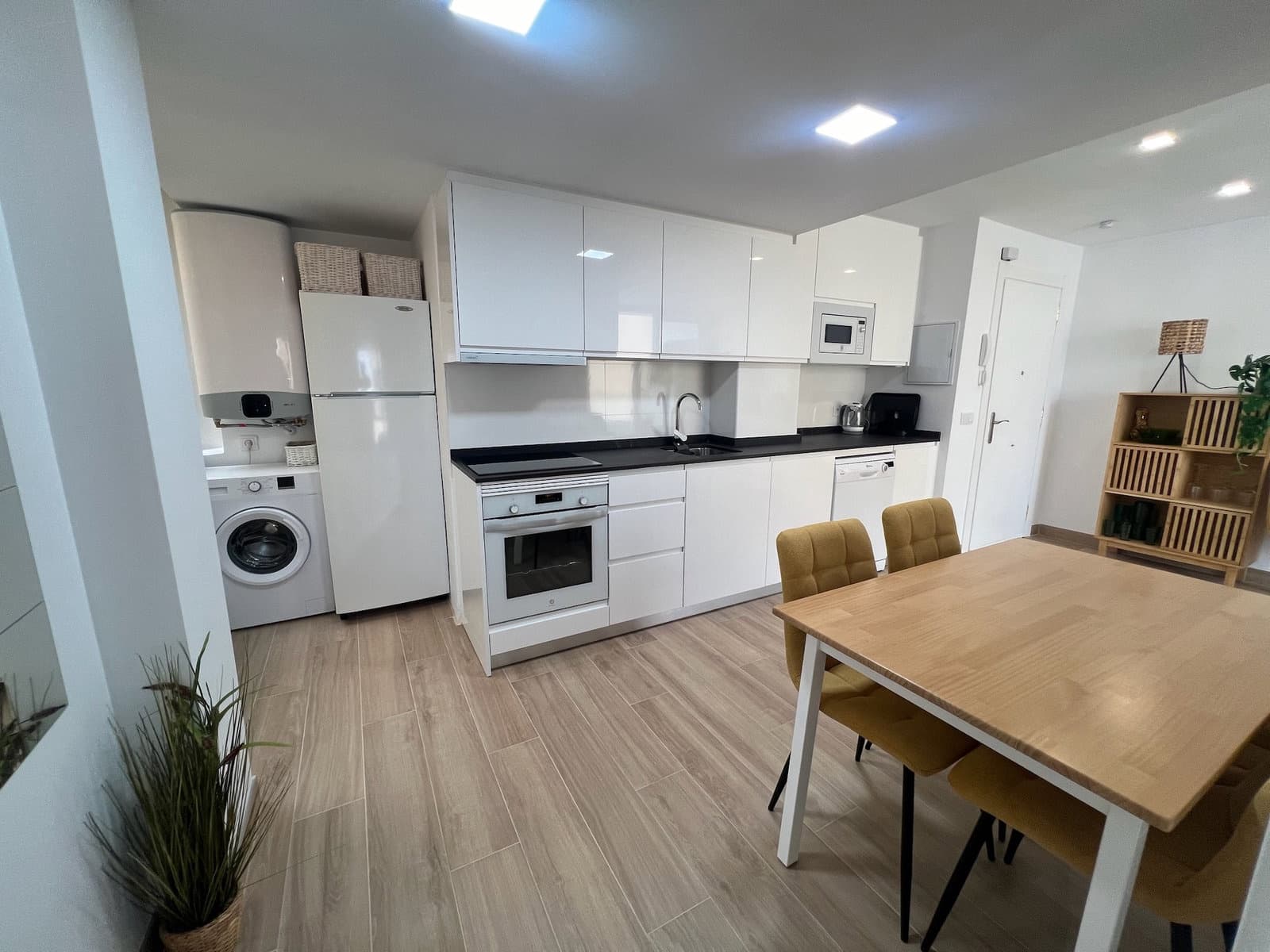 2 bedroom Apartment for rent in Torre del Mar - € 1,090 (Ref: 8683779)