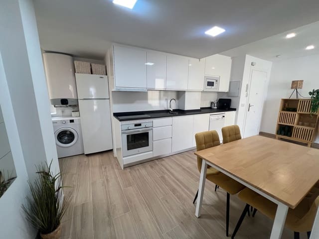 2 bedroom Apartment for rent in Torre del Mar, Vélez-Málaga - € 1,090 (Ref: 8683779)