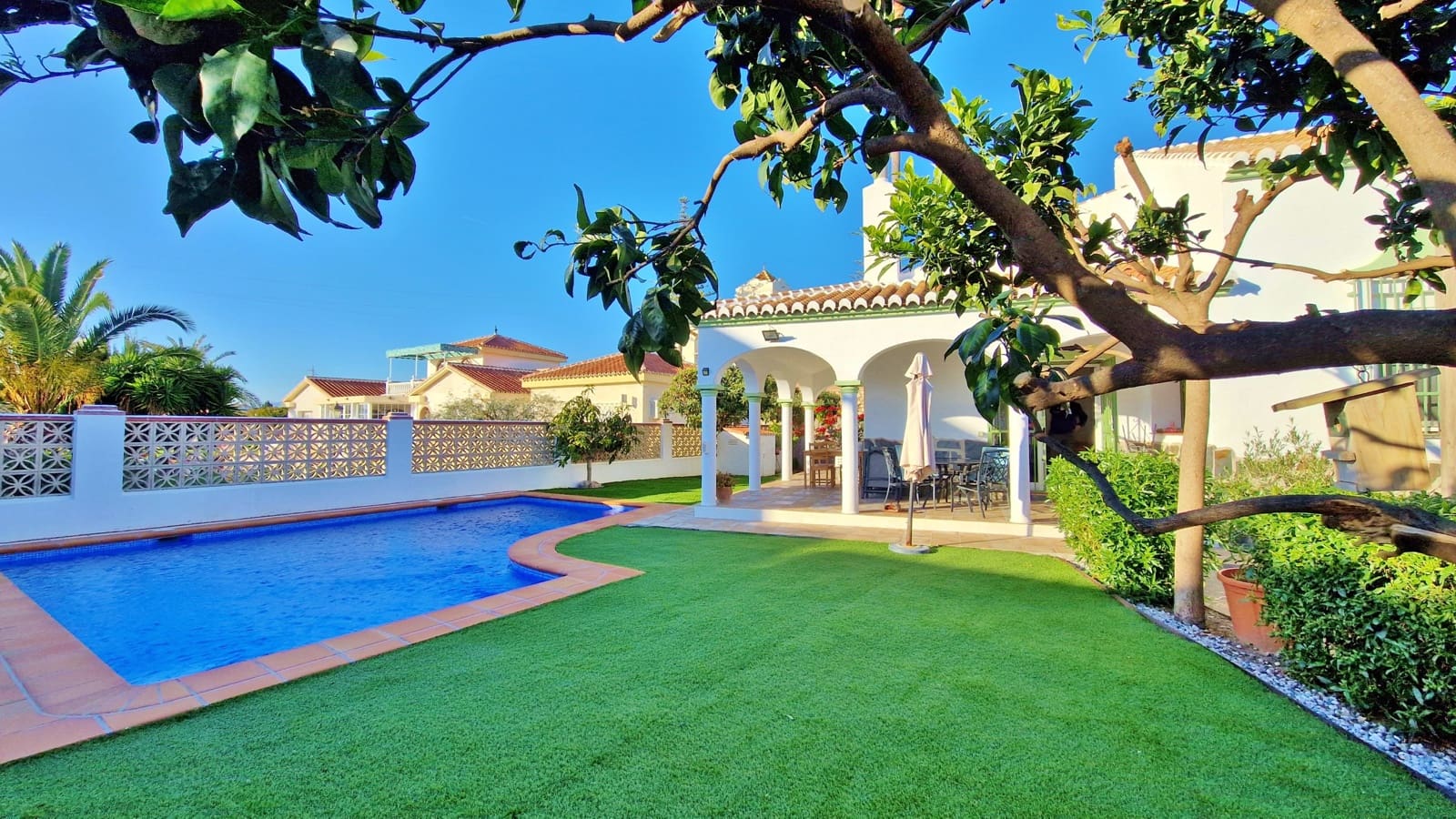 3 chambre Villa/Maison à vendre à Mezquitilla avec piscine - 469 000 € (Ref: 8826161)