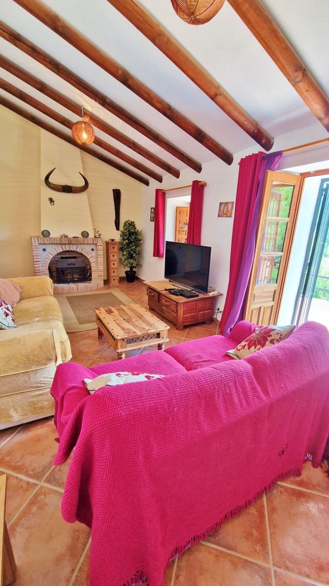 3 soveværelse Finca/Landehus til salg i Malaga by - € 375.000 (Ref: 9000400)