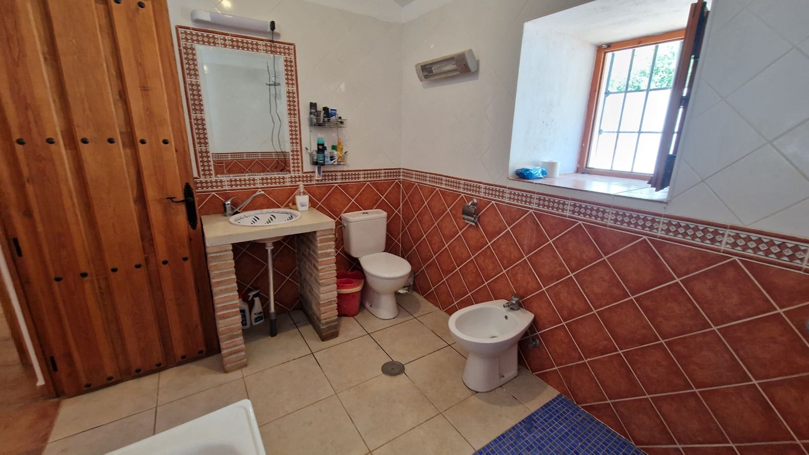 3 soveværelse Finca/Landehus til salg i Malaga by - € 375.000 (Ref: 9000400)