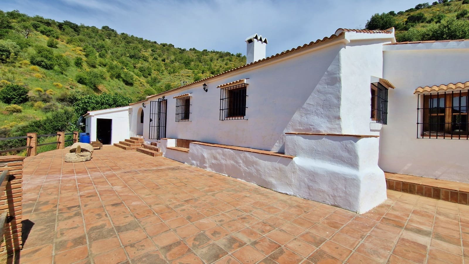 3 soveværelse Finca/Landehus til salg i Malaga by - € 375.000 (Ref: 9000400)