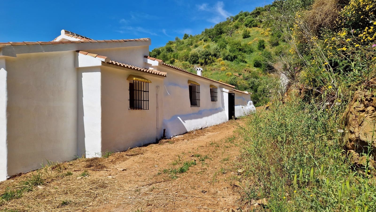 3 soveværelse Finca/Landehus til salg i Malaga by - € 375.000 (Ref: 9000400)