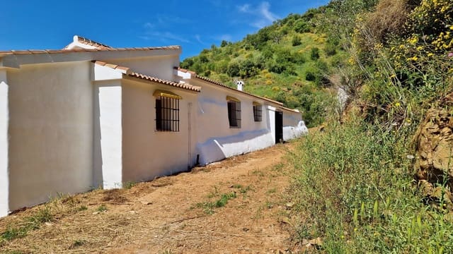 3 slaapkamer Finca/Landhuis te koop in Málaga stad - € 375.000 (Ref: 9000400)