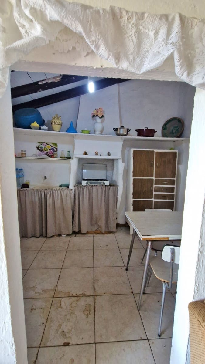 2 soveværelse Finca/Landehus til salg i Velez-Malaga med swimmingpool - € 149.000 (Ref: 9037886)