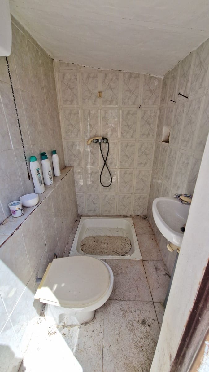 2 soveværelse Finca/Landehus til salg i Velez-Malaga med swimmingpool - € 149.000 (Ref: 9037886)