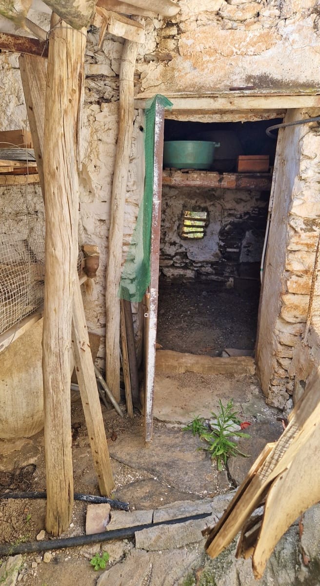 2 soveværelse Finca/Landehus til salg i Velez-Malaga med swimmingpool - € 149.000 (Ref: 9037886)