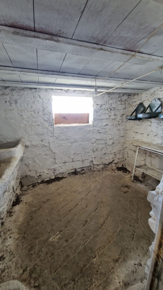 2 soveværelse Finca/Landehus til salg i Velez-Malaga med swimmingpool - € 149.000 (Ref: 9037886)