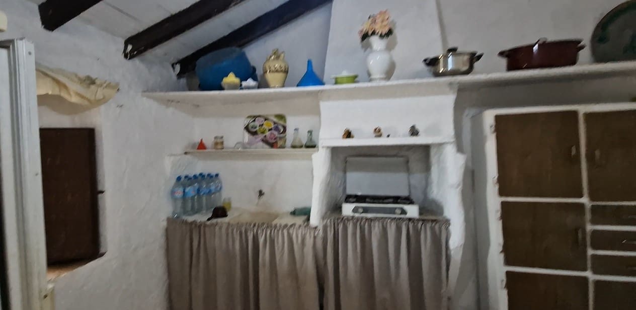 2 soveværelse Finca/Landehus til salg i Velez-Malaga med swimmingpool - € 149.000 (Ref: 9037886)